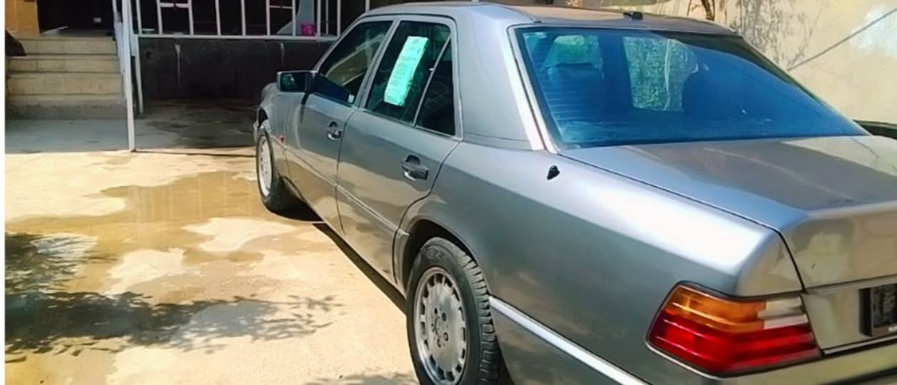 مارسيد دب
سيارة شرط كير ومحرك بطه شرط / سيارة بسمي 
بدون ضرر طخم تواير  
السعر 58 بيه مجال او ( مراوس حسب القناعة) 
***********
