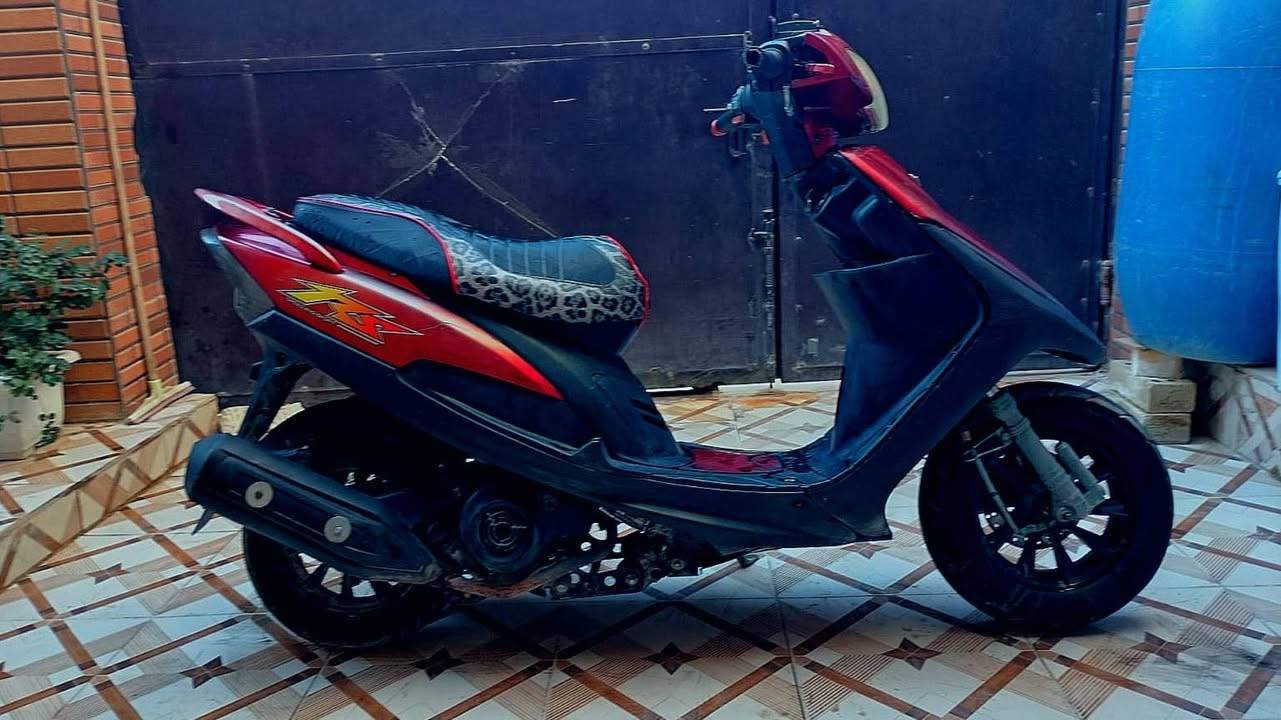 سلام عليكم دراجه ماكس عدله ياباني للبيع.
 شغاله سلف هندر باي وقت. 
مزوده بوشه 55بلادي. شلعه ومعدل يخبلان. كهربائيات كلها شغاله  
وياله رياضي اصلي 
يدات  سكليتر  رياضي. 
شيال رياضي 
بك لايت رماش رياضي سبع الوان .كلوبات رماش امامي سبع الوان 
صالنصه بلادي الاصليه. 
كلج امامي رياضي وكلجات خلفي هم. 
دبلات امامي خلفي رياضي
سبايدر رياضي. قبق عنبار رياضي. 
تايرات جيلاتين جدد مبدلهن 
السعر: 375وبيها مجال.(متوازي على بيعتها) 
مكان: كربلاء البوبيات. 
الرقم: ***********.وبي ويتساب
