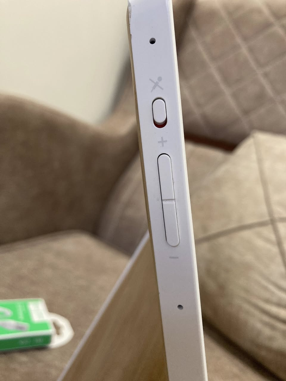 � للبيع – شاشة لينوفو 10 بوصة لمس (ملحقات فقط)
💻 المواصفات:

 • نوع الجهاز: شاشة لمس ذكية من لينوفو
 • حجم الشاشة: 10 بوصة
 • نظام التشغيل: أندرويد (حالياً عالقة بوضع العرض – Demo Mode)
 • المداخل: منفذ USB لنقل البيانات والشحن
 • المرفقات: شاحن + كيبل USB
 • حالة الجهاز: تعمل على وضع العرض فقط، النظام لا يمكن الدخول عليه حالياً
 • الاستخدام: مناسب للعرض التوضيحي أو تجربة التطبيقات على وضع الشاشة
 • التوصيل: لجميع المحافظات شامل السعر

💰 السعر: 50,000 د.ع شامل التوصيل

📞 للتواصل: ***********
