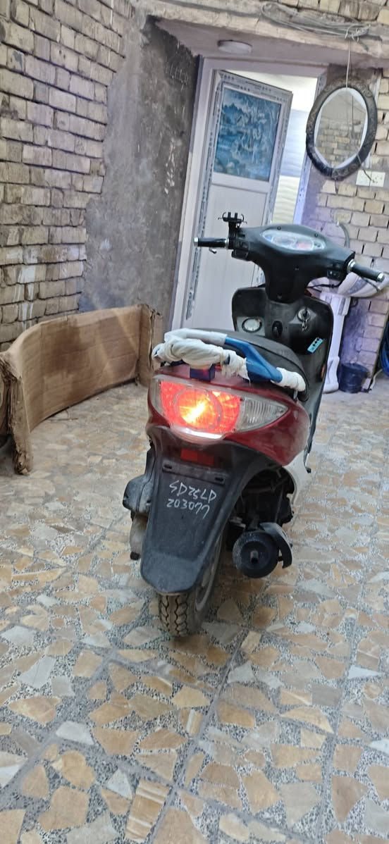 سلام عليكم كامكو g4
محرك مكفول مامفتوح منه برغي  
دراجه نظيفه مال واحد حاويه  كفرات اصليه ويا كفرات مبدل الجماليه كهربائيات شغاله كلشي شغال 
***********
