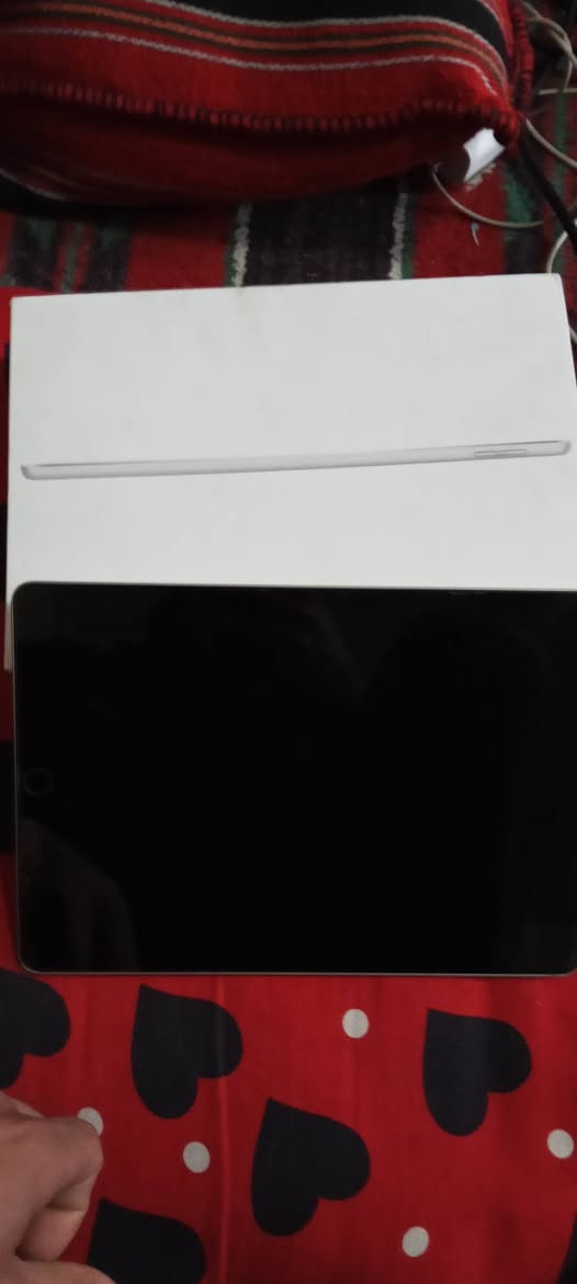 ايباد 9كامل ملحقاتة من كارتون او شاحن بطارية 91الذاكرة 64نضافة 90٪فريمات 60حقيقي الفطور كلهة بلزگة 
الجهاز فول نضافة 
السعر 250مكاني
مكاني نجف شارع كربلاء عمود 130
رقمي *********** بي واتس ول مو شراي رجائج لا يتعبني
