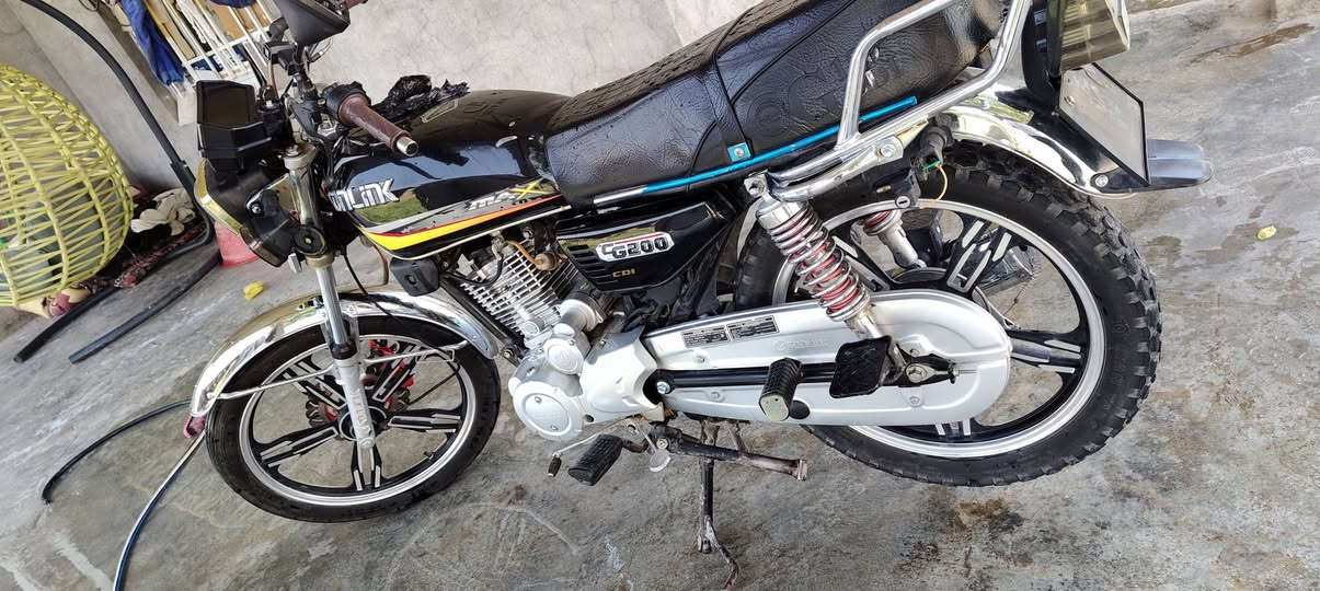 السلام عليكم للبيع ماطور نوعيه سونك 
موديل 24 محرك 200cc
ماطور مفتوح مبدل فقط كاز كيت 
السعر 600 وبي مجال مكاني
 القياره قريه الحاج علي
***********
