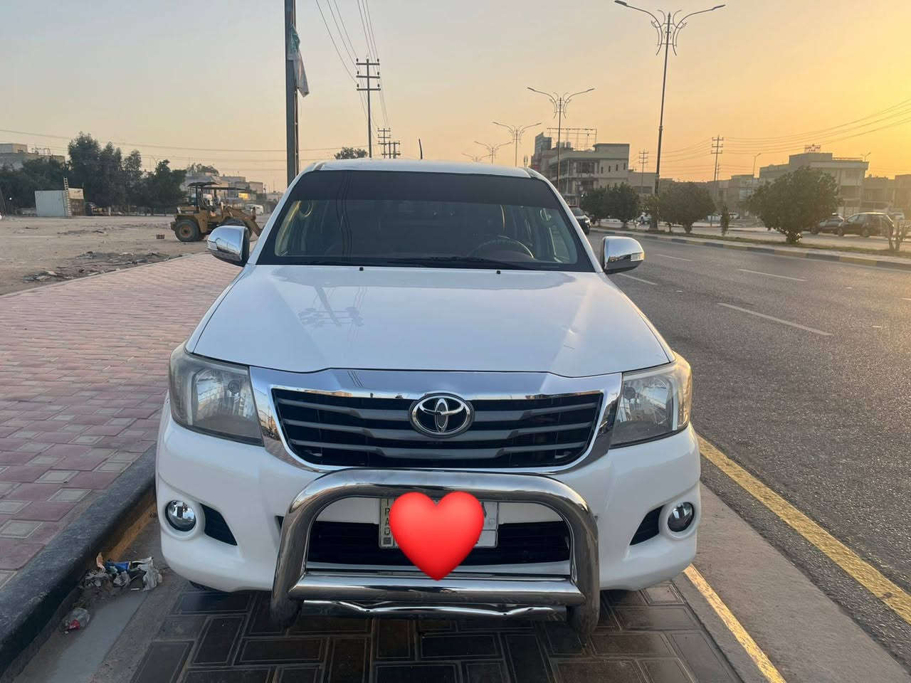 السلام عليكم سياره هايلوكس 2013 سياره نظيفه للاخير مكفوله من كل شيء ماكينه وكير شرط  ماعده طخه بل جالغ الخلفي بارد ٢٢٠ وبيه مجال بسيط غير متواجد على الفيس للجنايه وشراي فقط ستخدام شخصي ***********
