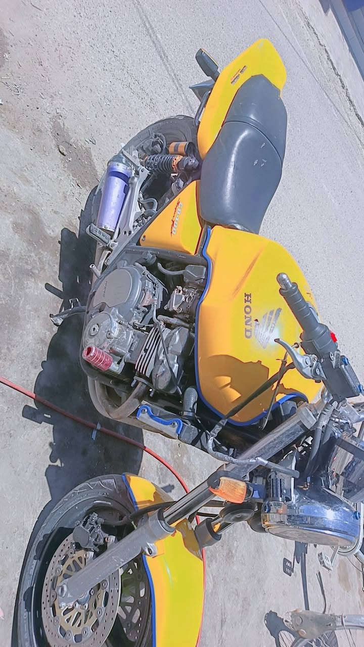 سلام عليكم دراجه بطح 400دراجه نضيفه مكينه ناعمه معيزه برغي  السعر 12ورقه المكان سامراء  التواصل على الرقم ***********
