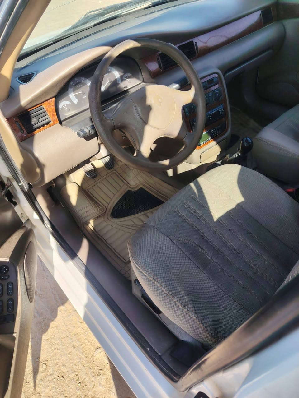 السلام عليكم
سمند موديل 12 كرستال رقم بغداد انكليزي مشروع وطني 
مكينة كير حدادية امامية خلفية 
كهربائيات كاملة
دوشمة جديدة
كفالة عامة ماعدا الي مأشر عليه بالصور
تخم تاير جديد
السعر 47 وبيه مجال 
مكاني واسط
***********
***********
