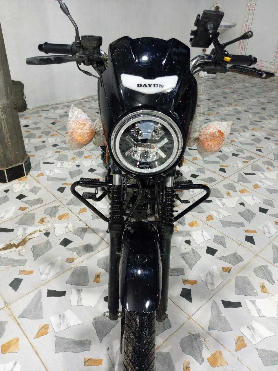 سلام عليكم دايون رقم  سليمانية  للبيع  موديل 2025 مكينة 200 العنوان  ديالى سد حمرين اتصل ع الرقم ***********
