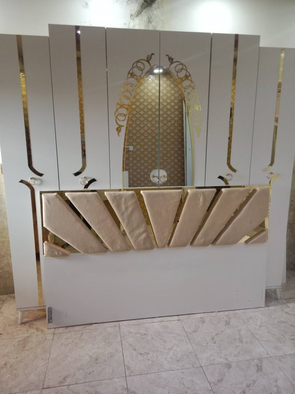 غرفه نوم 6 قطع للبيع مع شد ونقل ودوشك سعر 450 للتواصل ***********
