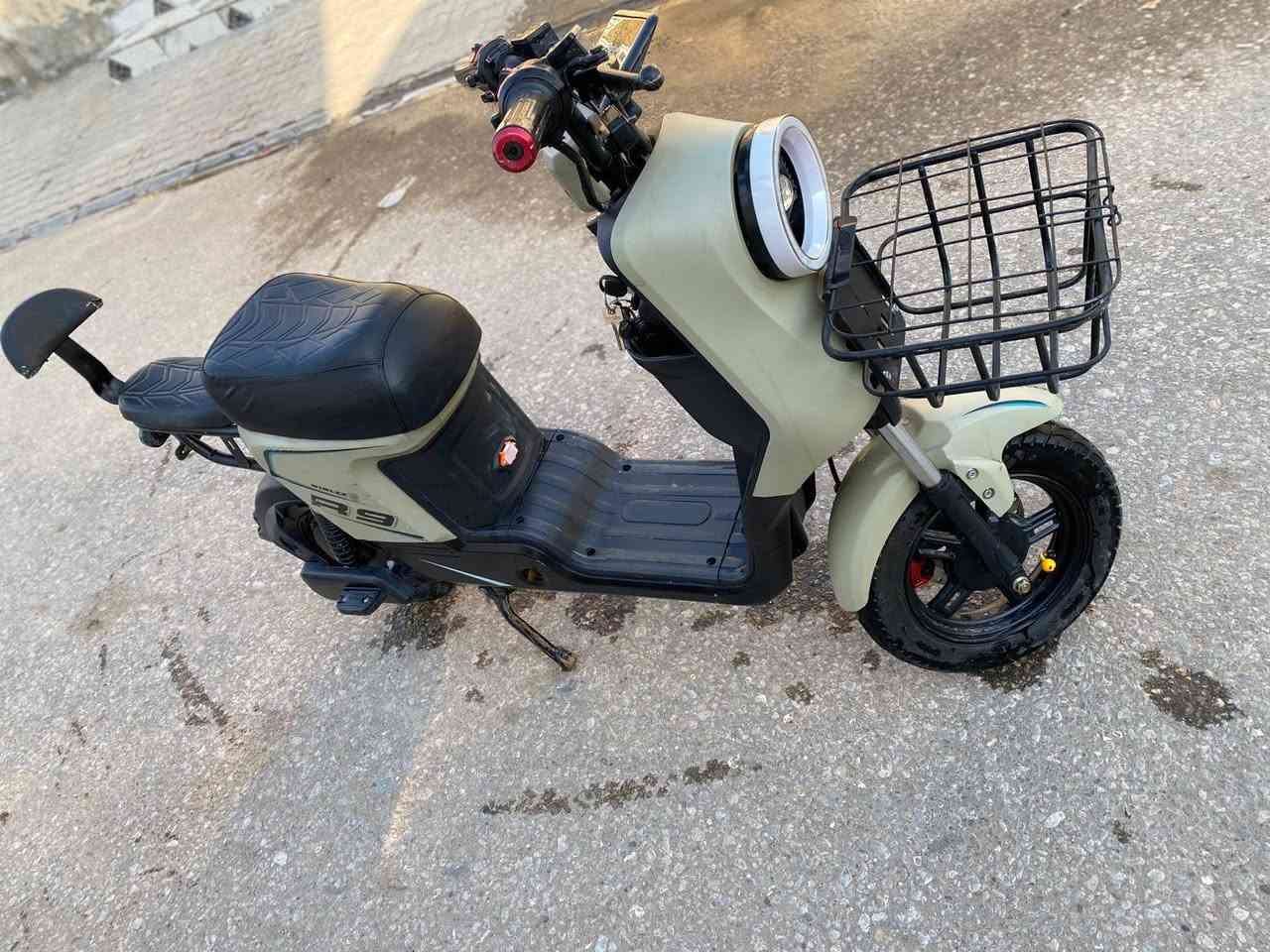 دراجه شحن ال بيع R9بيهه شخط خفيف لمرايات موجوده ول لبايدنات  موجود   دسك لوره يخفف لسعر 450وبيهه مجال لرقم ***********5 المكان نجف حي ميسان
