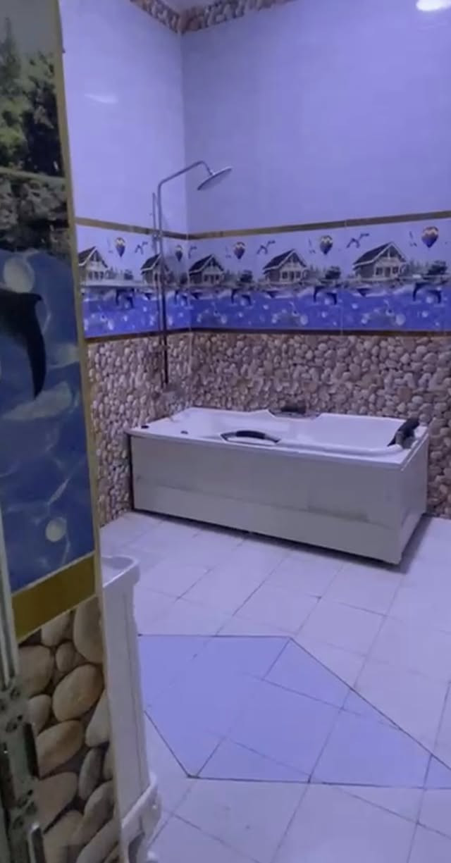 شقه للأيجار في السراجي قرب اسيا سيل. طابق اول درجها معزول لوحده  تحتوي على غرفه كبيره 
وديوانيه وصاله ومطبخ ومخزن كبير 
بدل الايجار 500 الف قفل
للاتصال ***********
