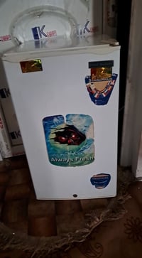 اخواني عندي ثلاجة لبيع حجم صغير السعرها ٩٠ الف ليريدها اتصل على هذا ال...