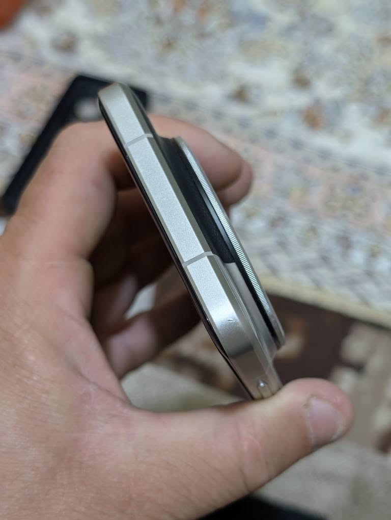 Mi 15 ultra
ڕام 16
زاکیرە 512
پاتری 5410
کامل ئەشیا زۆر زۆر خاوێن تەنها دوو شوختی زۆر بچووکی لە ئیتاری هەیە
لەگەڵ شوشەی کامێراکەی کەمێک کلسی هەیه زۆر زۆر کەم
نرخی.  730.  دۆلار كويسينجاك, أربيل


**إذا كنت صاحب هذا الإعلان وتريد حذفه لأي سبب، رجاءا أرسل رسالة إلى الدعم الفني**