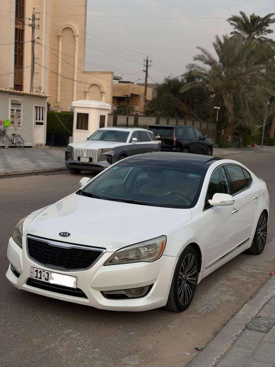 كيا كادينزا خليجيه ٢٠١١ فول مواصفات  هزه والرقم بغداد الجديد حجم محرك ٣٥٠٠ تحكمات ستيرن بنوراما كشنات تدفئه وتبريد وخزن مموري لايت حاجب وزنون اناره ترحيب داخل بيجي بصمه تشغيل مري شفط صاجات تبريد امامي وخلفي سماعات انفتني بصمه ابواب مكفوله من ضربه صبغ جاملغ امامي ايسر اثر شخط بدون دواخل مكفوله من شواصي وللغود والتبديل سعر ١٠٣ ورقه الاتصال  ***********  بغداد حي الجامعه
