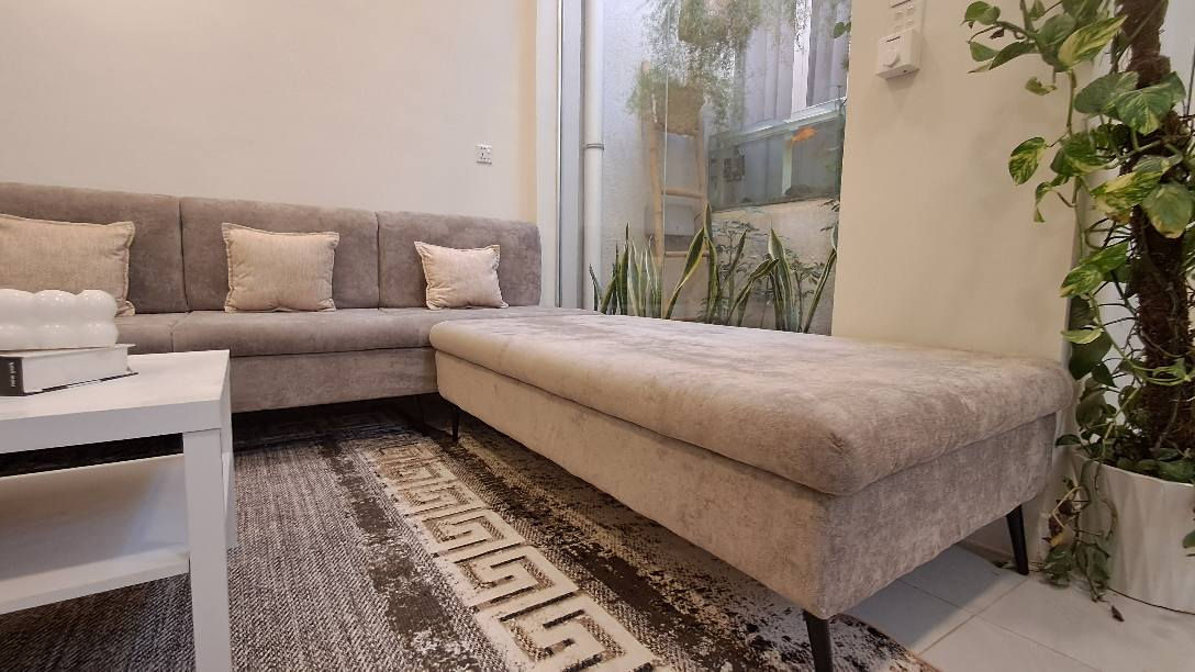 كورنر جديد ما مستخدم فصلته وماصار على مكان شغل كلة خشب ثقيل وقماش خاولي بالواقع يخبل الصور ضالمته قياس 3 في 2.40
ويتحول الكورنر الى اليمين واليسار عادي براحتك مكاني الجزيرة السعر 750 واقل من فلوسه بهواي وهم بي مجال للمشتري شرط ماينشال من ثكل الخشب
*********** البصرة, العراق
