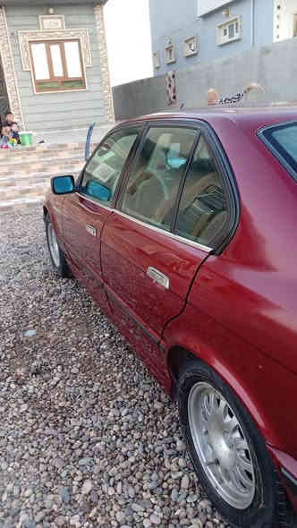 سلام عليكم سيارة بي ام 525 سياره جاهزه  فقط  الجاملغ الأمامي بي ضربه اي دواخل مابيهه  بيع او مراوس حسب القناعه السعر 63 وبيها مجال  رقم الهاتف ***********
