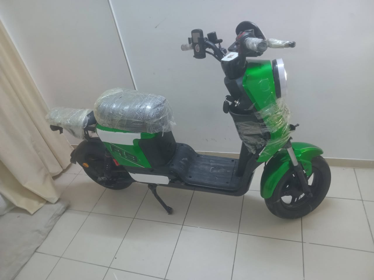 السلام عليكم ار 9 للبيع الكفر مكسور والباقي كله جديد وكلشي بل دراجه يشتغل السرعه حقيقي 85 السعر 500 وبيها مجال العنوان بسمايه الرقم ***********
