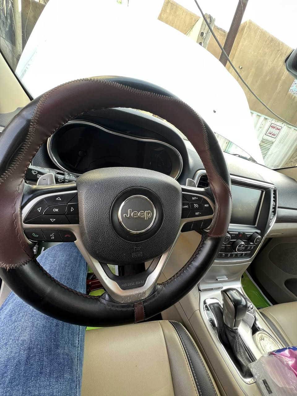 السلام عليكم
جيب لاريدو 2016 أمريكي ابيض 
رقم  أربيل باسمي السياره 
هاي ضربات مالتها بخشم البنيد فقط   سياره جديده  وهزة جديدة 
ب22 يعني بشدتين و20 ورقة وبيها مجال بسيط 
بيع فقط بيع فقط بيع فقط 
***********
