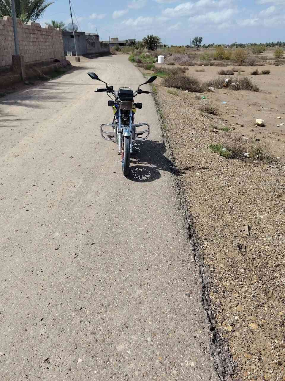 ايراني موديل 2025 
ضاغطة وزنجيل
مكينة 200 بلادي
بيها اوراق اصولي منفيس
دشبول مايشتغل فقط 
سعر 900
مكان كرمة
***********
