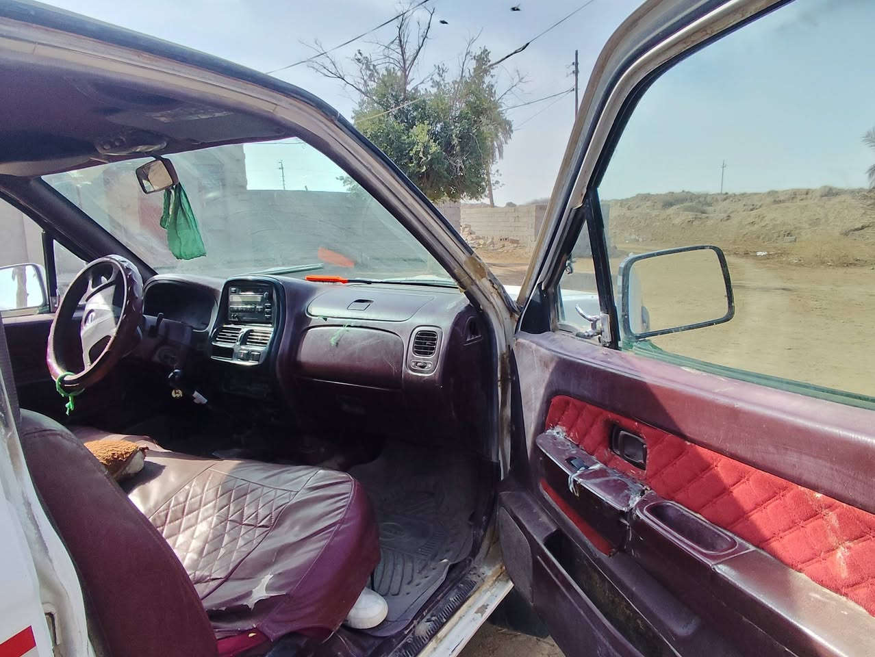 اسلام عليكم سيارة نيسان موديل 2003 سيارة جاهزة مكينة وكير وحدادية مكفولات كهربائيات كلهة شقاله سيارة مال جناي بيهة رشات صبق قليل سيارة جاهزة  مداور ثاني يوم راعيهة يريد مداور  رقمه. بصره السعر 67 وبيهة مجال المكان الناصرية سيد دخيل الهاتف ***********
