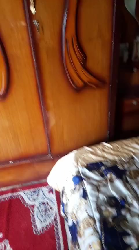 سلام عليكم اكوو غرفه  اخشاب عراقيه دواخله  ونضيفه المكان البصره قضاء الزبير السعر 350 وبيه مجال هاذا الرقم ***********
