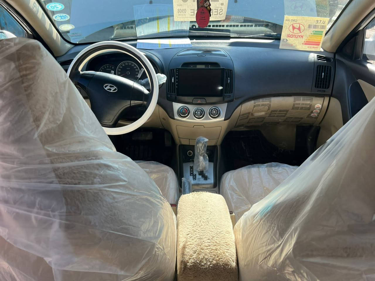 ألنترا 2010  بيها قطعتين
كير محرك شرط
رقم دولي تخم تاير  للاستفسار
***********
