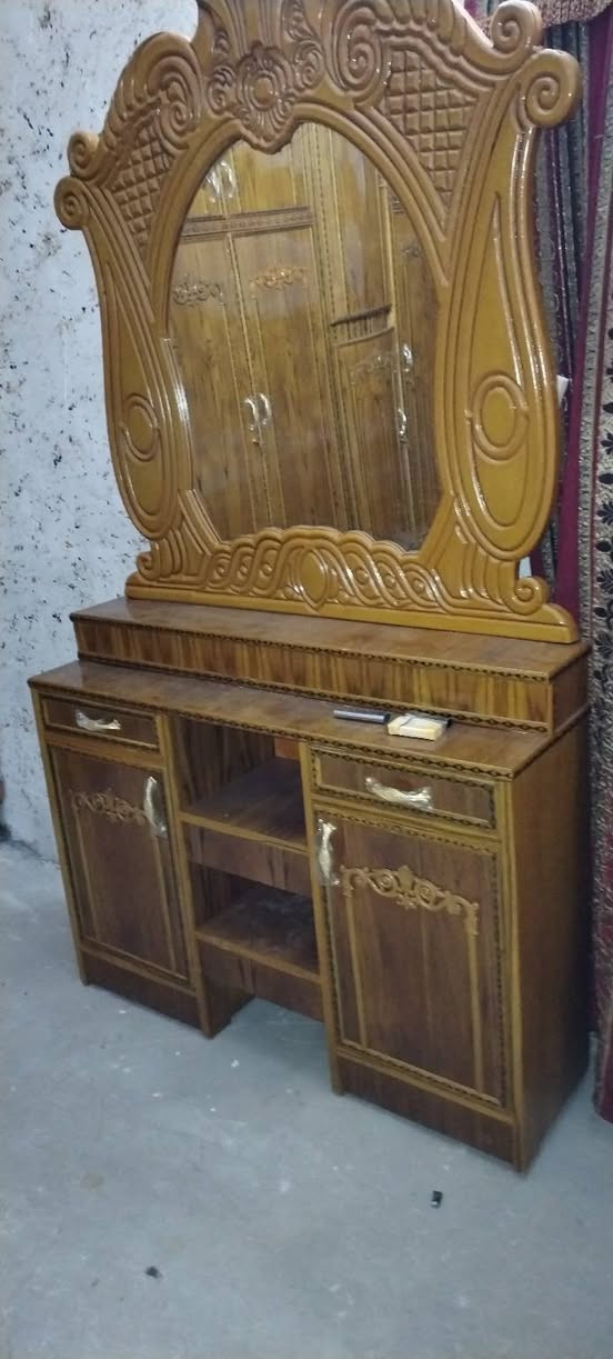 سلام عليكم غرفة اخشاب جديده ممستخدمه للبيع ***********واتساب
