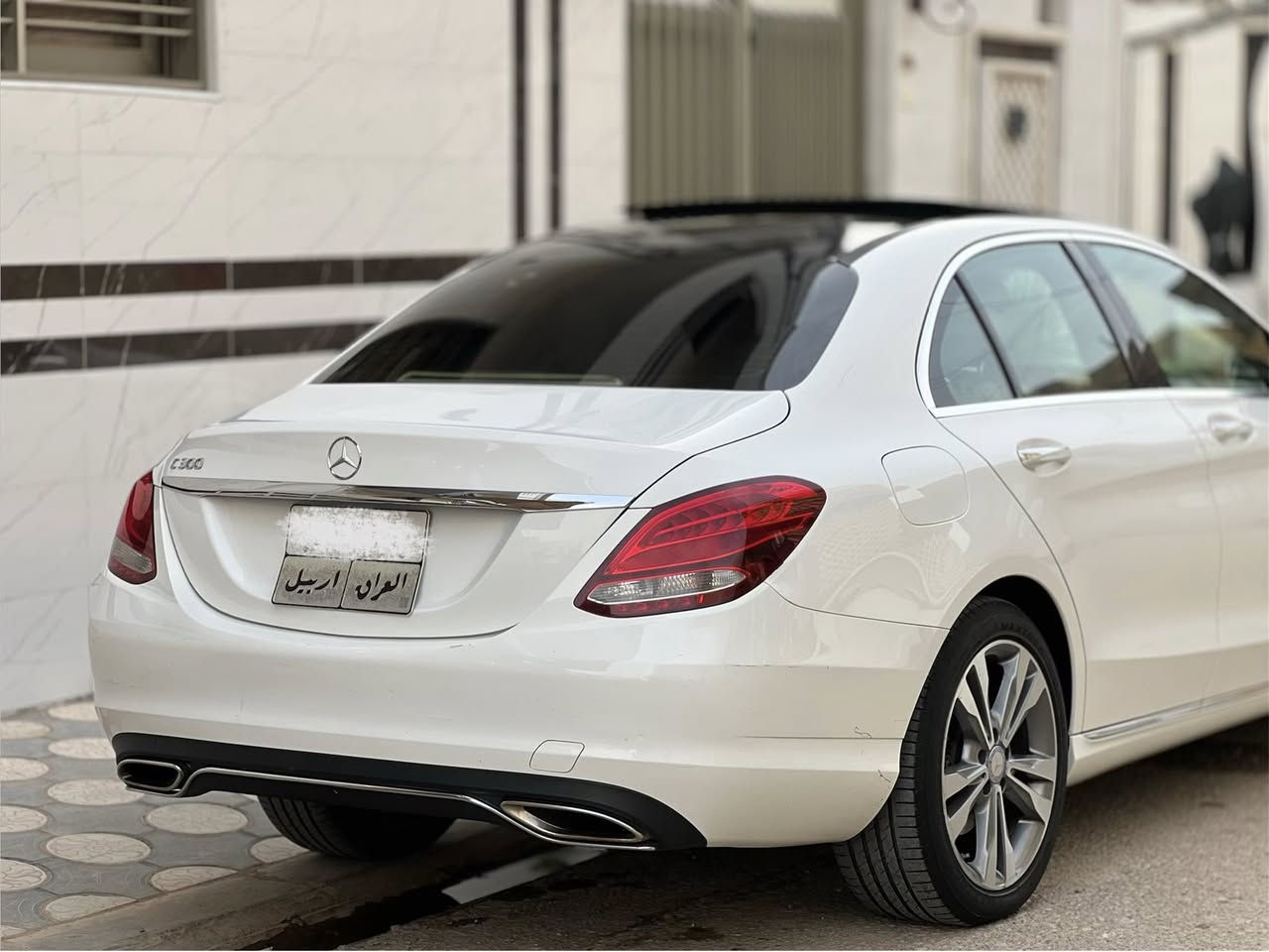 السلام عليكم (للبيع او المراوس)
‏mercedes-Benz c300 2016
وارد امريكي (كلين) فول مواصفات 
داخل بيجي -صاج بلادي
بانوراما 
دبل ماوس 
رادارات 
وبقية المواصفات المعروفه 

ادامه جديده فلاتر -بلكات -فيتبم -حدادية جديدة 
السياره جديده جدا بصمتين وياها وعلى ايد وحده من ٢٠١٨ لهسه 
بيها بارد صار عندي  جدا بسيط ومملحوض وباقي السيارة كفاله من كولشي
رقم اربيل بأسم شركة وكاله او تحويل 

للاستفسار الاتصال بلرقم ***********
العنوان النجف الاشرف📍
