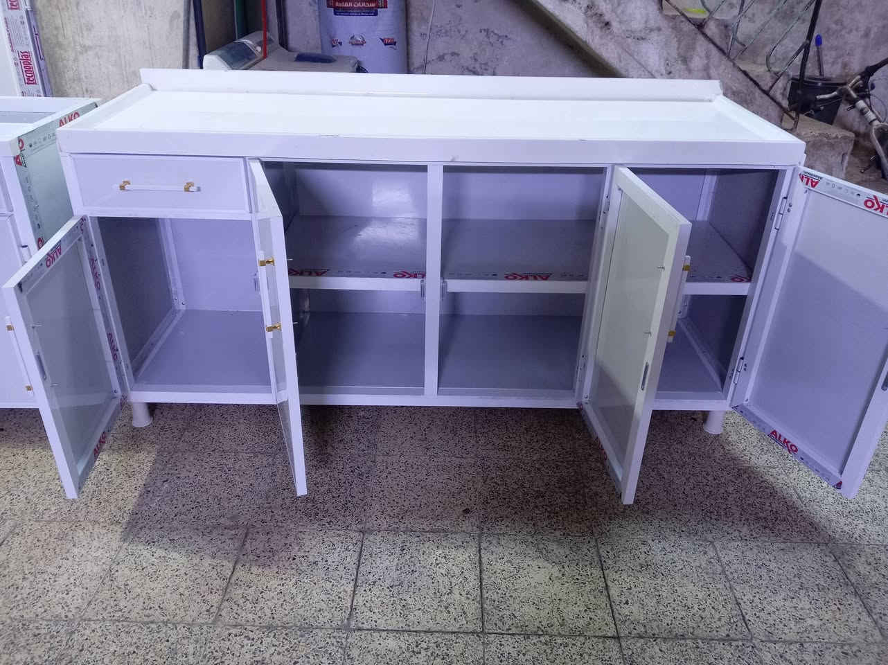 جديد مستخدم بس بل اسم صطح مرمر الأصلي تكمه درجه اولى ما ينشال ٣ قطع قياس مترين /ومترو٨٠سعر القطعه ١٥٠ قفل توصيل مجاني مكاني وادي حجر ***********
