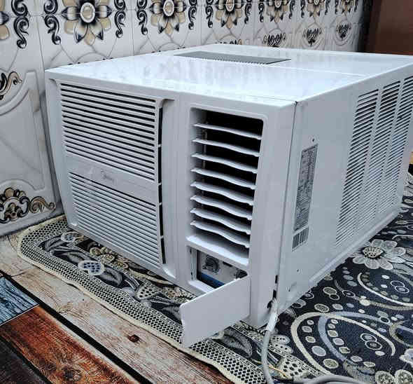 مكيف للبيع نوعية ميديا طنين اخو الجديد بلادي تدفئه تبريد استخدام شهر سعره 250 بغداد مدينة الصدر ***********
