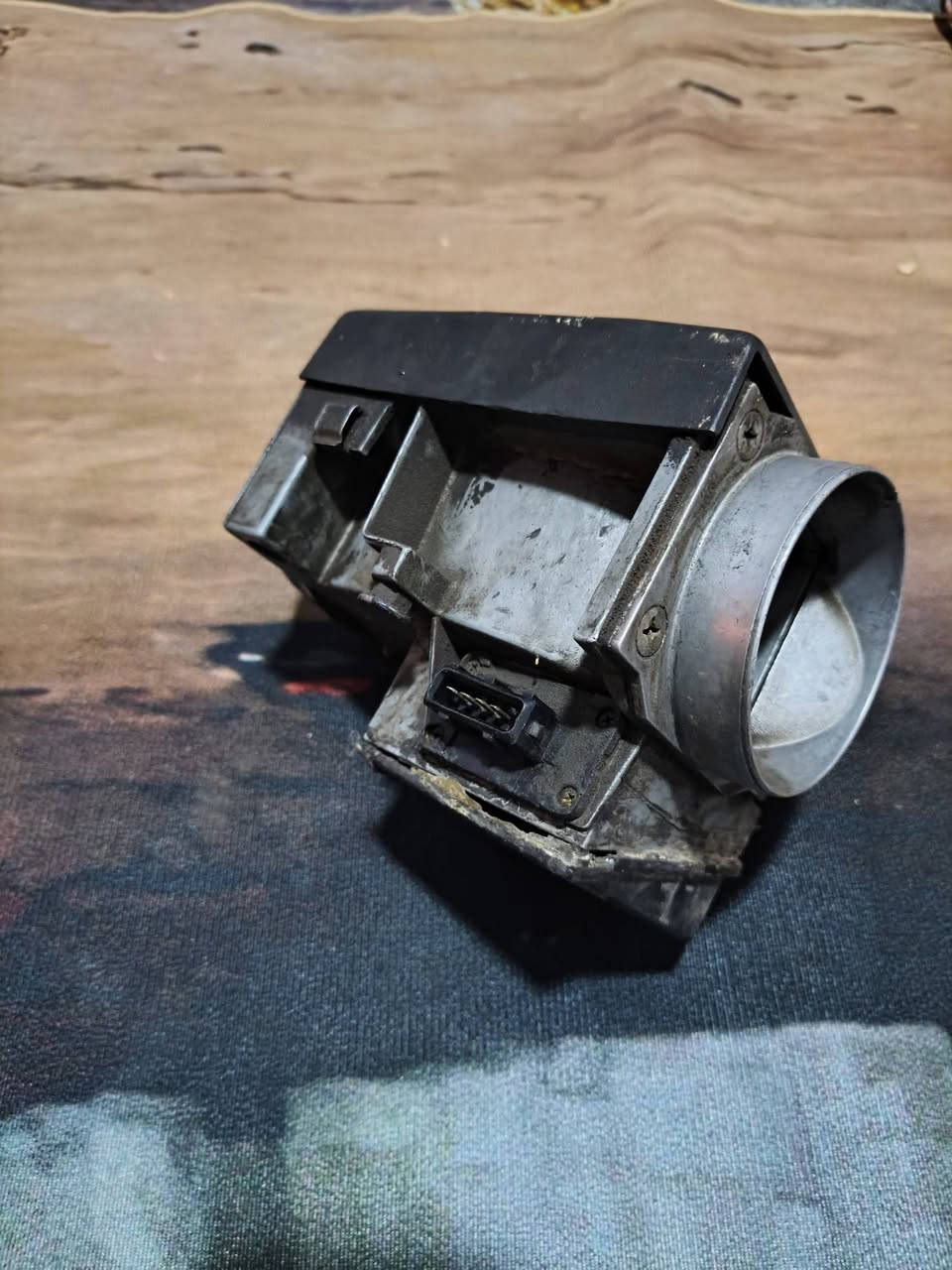 ارفيو شغال شرط بي إم 535 
سعر 200 ألف العنوان موصل جانب الايمن 
***********
