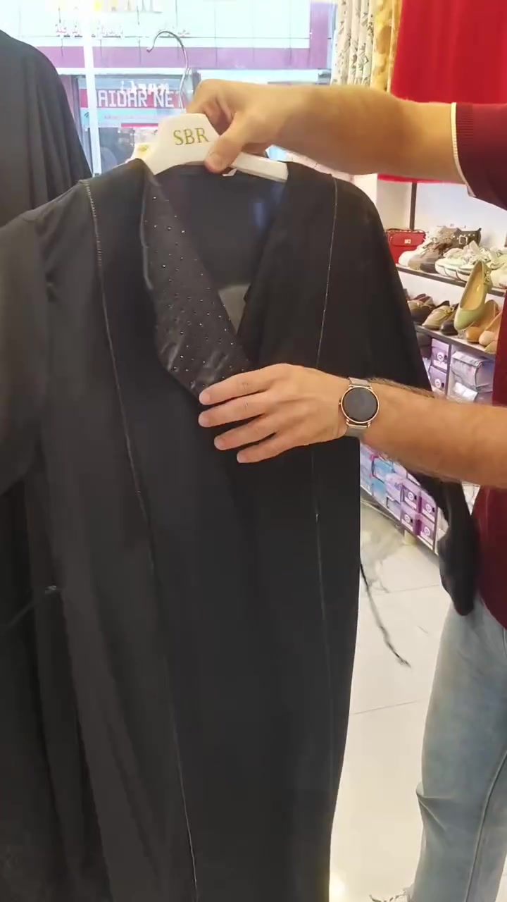 عبايات خليجيه متوفر اكثر من 30 موديل مختلف ب نقشات و تصاميم مختلفه 
متوفر توصيل ل جميع محافظات العراق 
عنوان: خانقين مجمع روتانا طابق اول 
ننتضركم ب كل حب .... ❤


**إذا كنت صاحب هذا الإعلان وتريد حذفه لأي سبب، رجاءا أرسل رسالة إلى الدعم الفني**