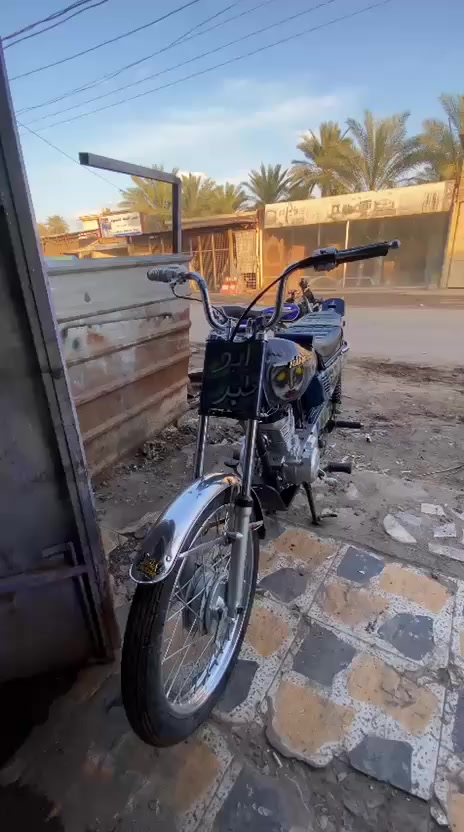 يلام عليكم دراجه للبيع حربي متعوب عليه كلش دراجه معمره بل سته 26صاله 1 شهر من عمرته كامله مكمله محرك بيم اصلي مختم  صالنصه رياضي دراجه ما عايزه برغي اوراق سكنر ساصي23 للبيع او مراوس حسب القناعه السعر والتفاصيل خاص ***********
