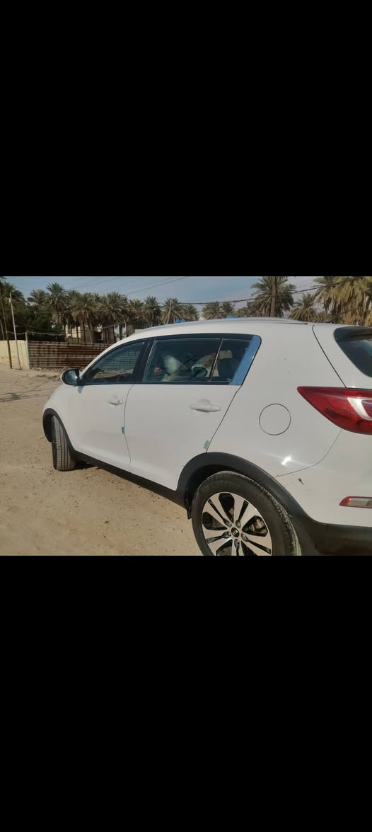 السلام عليكم سبورتج موديل 2012 مكفوله خليجي محرك 2000 مكفول من شركه مابيه اي صبغ سياره حلوه  ماشيه 194 ***********
