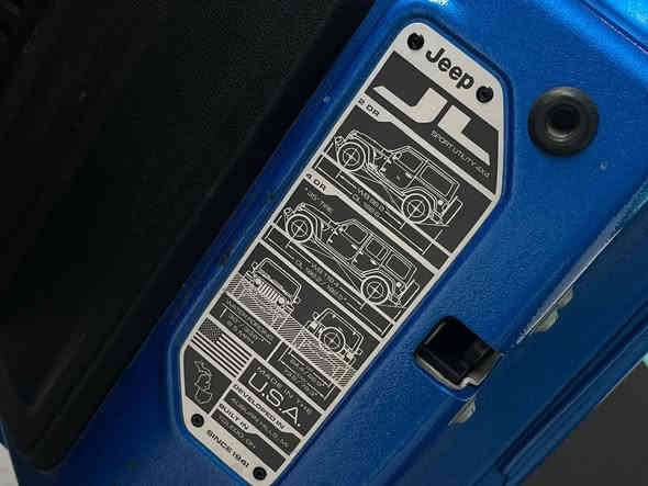 جيب لانكلر بيع ومراوس
تحويل شرط
صور الحادث بالمنشور 
معدل عليهه هواي ومصروف عليها هواي سياره تخبل
لون مميز بحري 
السعر 280 
العنوان بغداد بوابة الكاظميه 
***********
