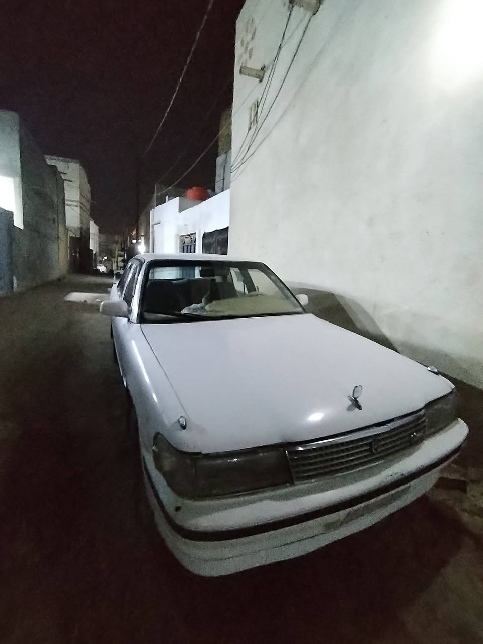 السلام عليكم
سيارة كروسيدا موديل ١٩٩١
محرك وكير ونجي نظيف كلش مكفولات 
كهربائيات كاملة ضفيرة جديدة مابيهن نقص
راعيها بالبصرة ابو الخصيب
فقط بيها تأخير تشغيل الصبح
تخم تاير جديد كفاله عامة 
*********** علي ساجت
*********** منتظر ساجت
