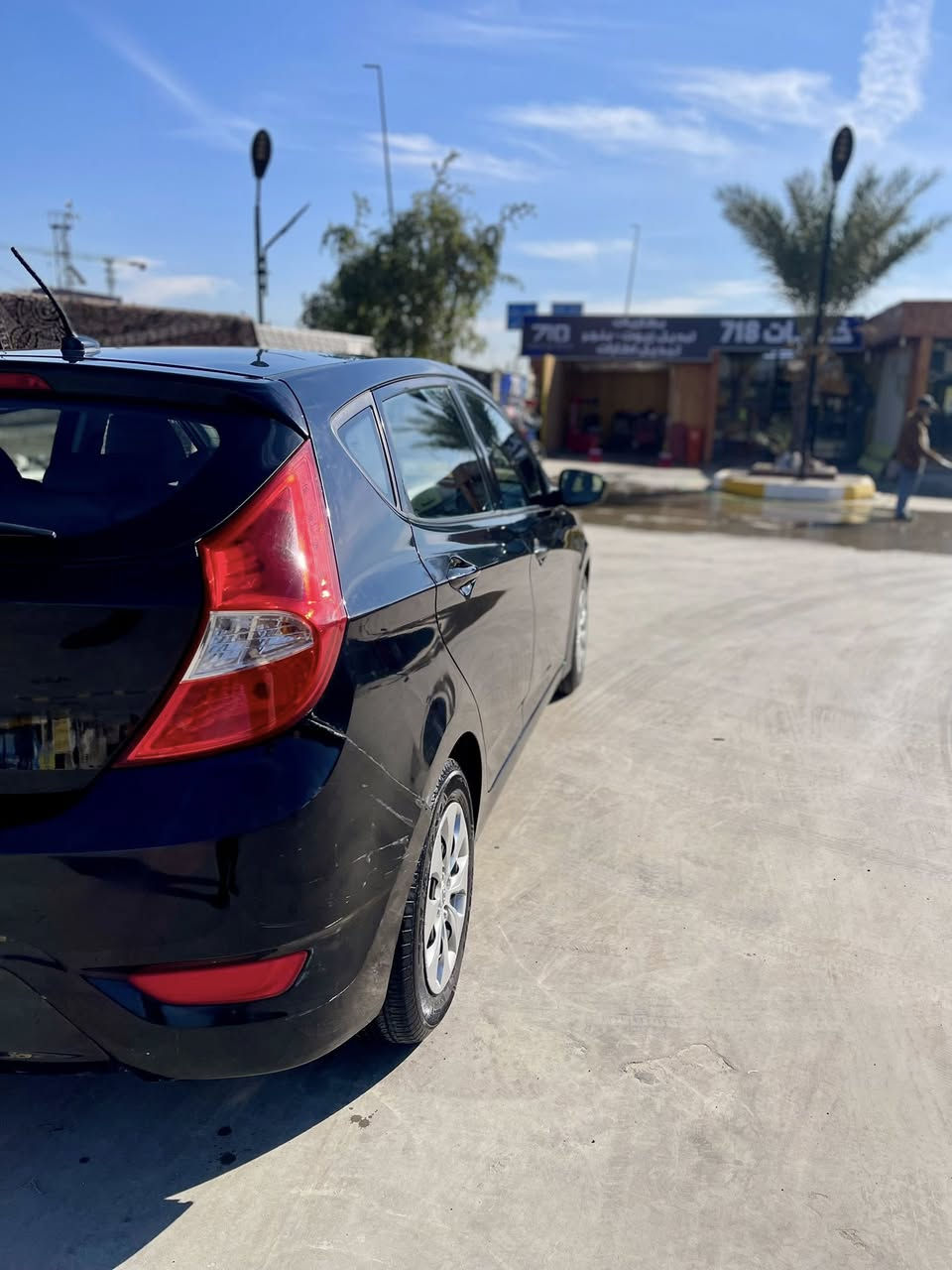 السلام عليكم هونداي اكسنت 2017 و ارد امريكي حادثها فقط قبغ الصندوك بدون دواخل و مبدل بلادي بدون صبغ ايرباكات سليمة كلها ماشية 26 ميل حقيقي محرك 1600 تحكمات سترين كروز سرعة كامرة خلفية بلادي  تبريت ثلج و كلة على البلادي باتري جديد زوج تايرات جديد السونر
 و صور الحادث منشور بأسمي رقم بغداد الجديد سيارة جديدة و نظيفة و ممتعوبة مكانها بغداد زيونة 
السعر 103 ورقة وبيها مجال ان شاء الله … تحياتي 
للاستفسار متواجد ***********
