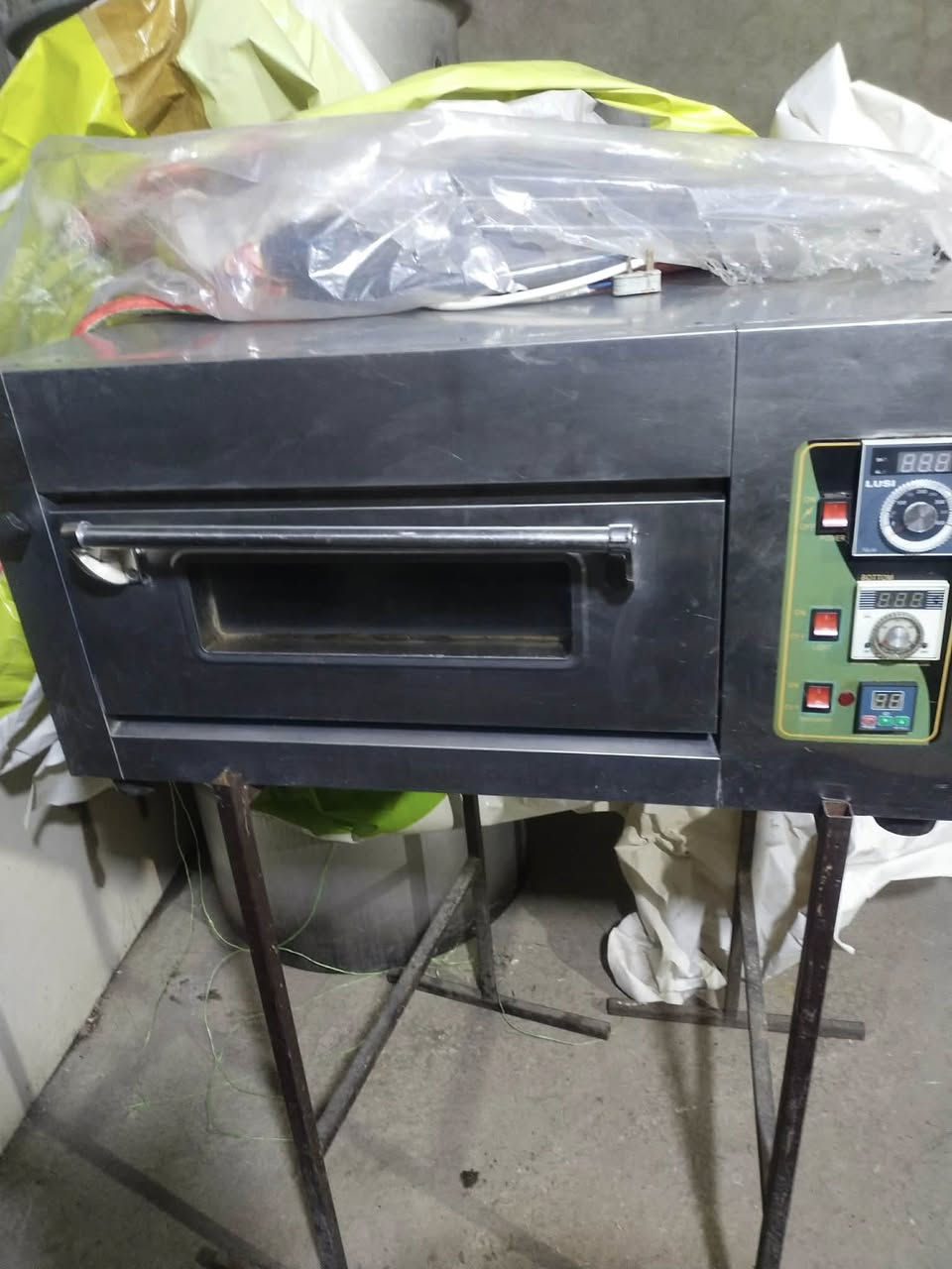 فرن كهربائي نظافة 90 % عرض الفرن 60 والنزال  40
للاستفسار ***********
السعر 350 

مكان بغداد الكريعات
