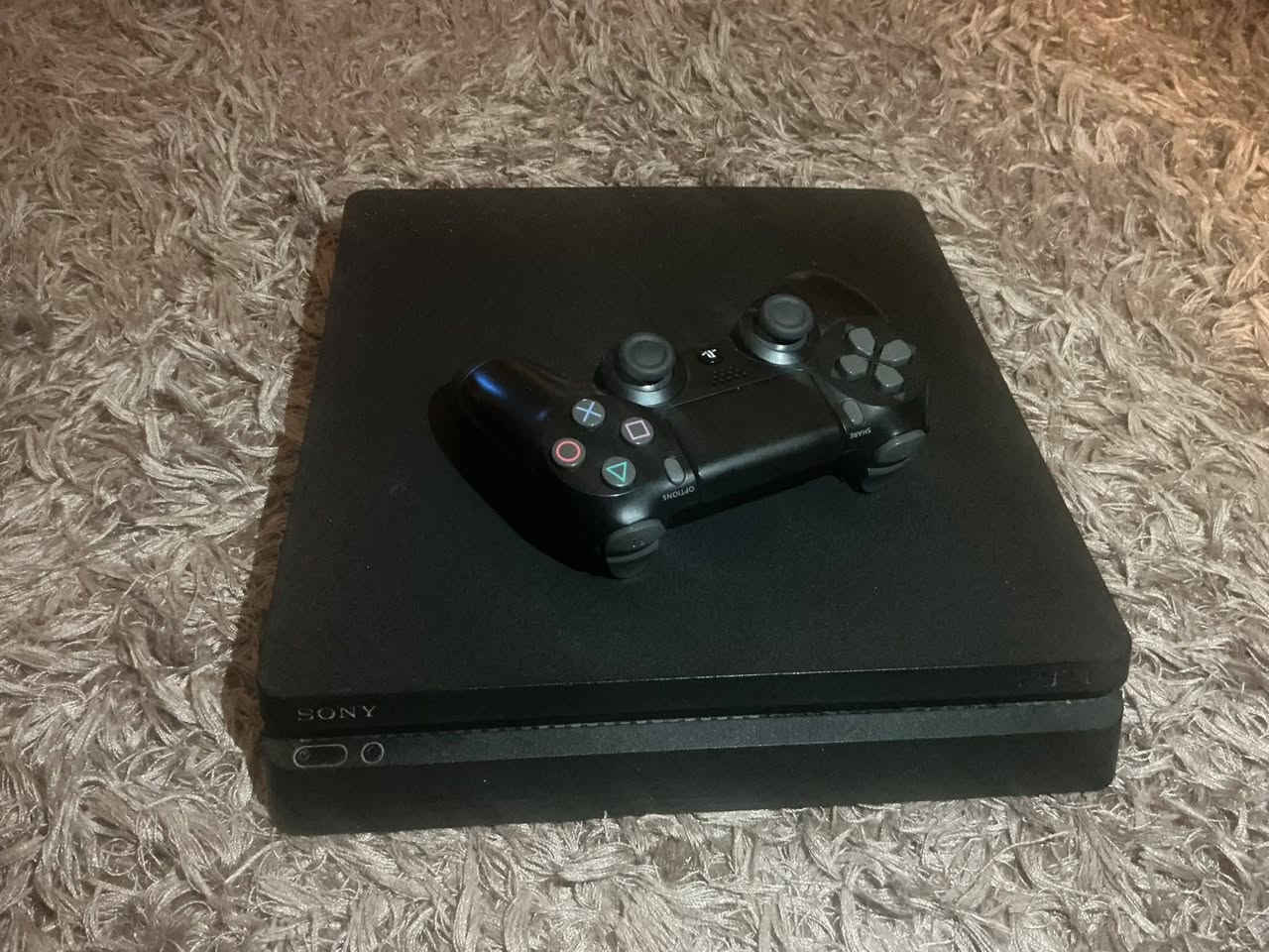 بلي
بلي 4 سلم للبيع اون لاين 
كلش نضيف لا مصلح ولا مفتوح ابد لوك 
ذاكرته 500

وياه قرص. واحد فيفا 24
جوستك واحد 

السعر 190 الف قفل 

مكاني بابل مركز 
***********
