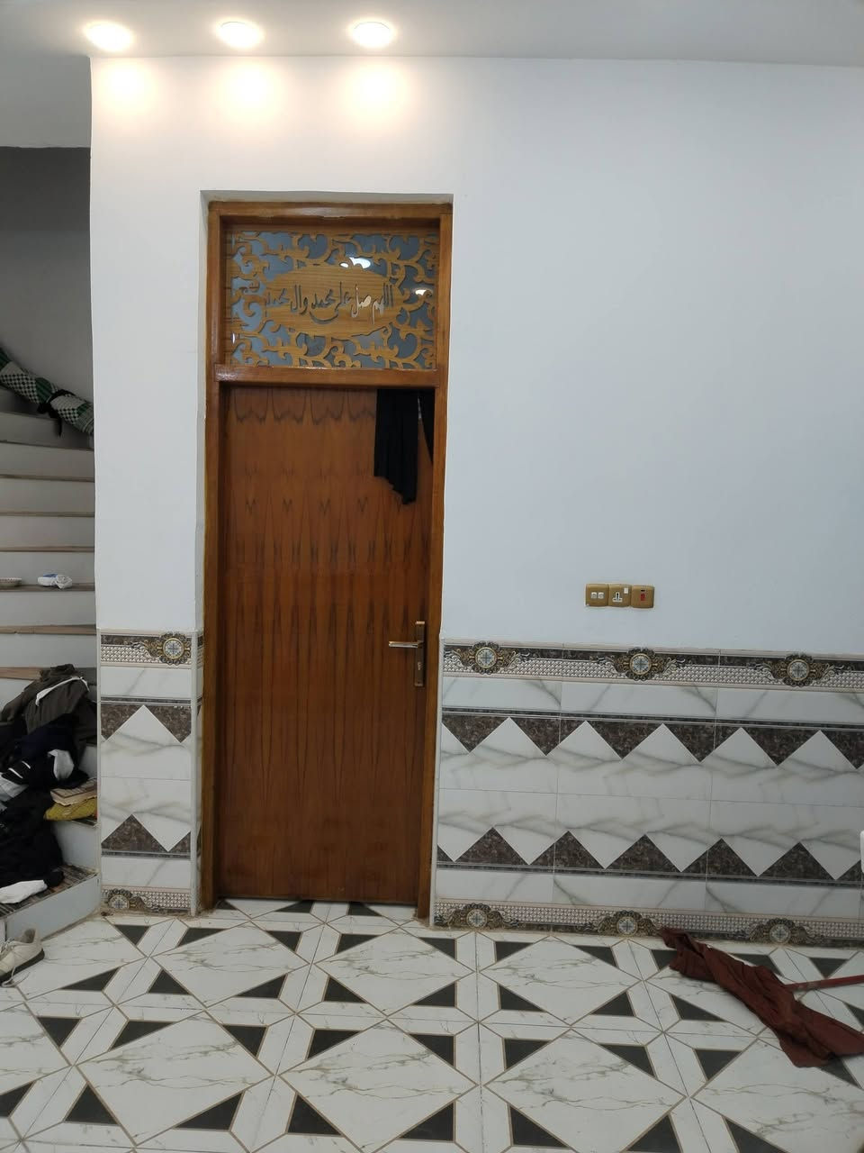 دار لبيع مساحه 200متر بناء حديث درجه اولى صب كونكريت العنوان الشيشان الثانيه البيت علئ  سايدين علئ شارع30البيت بي محل شراي يتصل ***********
