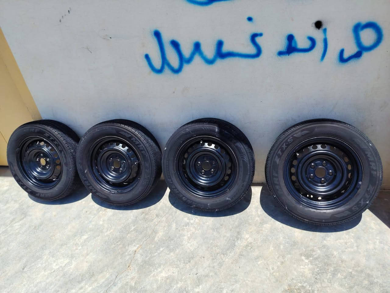 اسلام عليكم تواير للبيع هنه ولوياله الحجم16نظافه فول سعر 170. ***********

