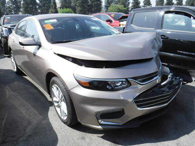 ((بۆ فرۆشتن یان گۆڕینەوە))
ئامادەم بۆ پێدانی سەرانە"

‎مالیبۆ ٢٠١٨ (Malibu 2018)
‎مەکینە ١٥٠٠ تۆربۆ (Engine 1500 Turbo)
‎ڕۆیشتووە: ١٩٠ هەزار کیلۆمەتر
‎تێبینییەکان:
* زەرەر و لێدراوی: وەک لە وێنەکاندا دیارە (بەشێکی چاملغ و بۆنێت).
* تایەکان: چوار تایەی تازەی لەژێردایە.
* پاتری: تازە گۆڕدراوە.
* گێڕ و مەکینە: بەشەرتی کارکردنی زۆر باش و بێ کێشە.
‎فرۆشتن یان گۆڕینەوە (مراوەس):
‎لەگەڵ ئۆتۆمبێلی بەرز (سپۆرتاج، تۆسان، جیپ، فۆڵکسواگن، یان هەر سەیارەیەکی بەرزی مۆدێل بەرز).
‎ئاساییە ئەگەر دەعامی یان پارچەی گۆڕدراو و بۆیاخیشی هەبێت.
‎بۆ پەیوەندیکردن: ***********
