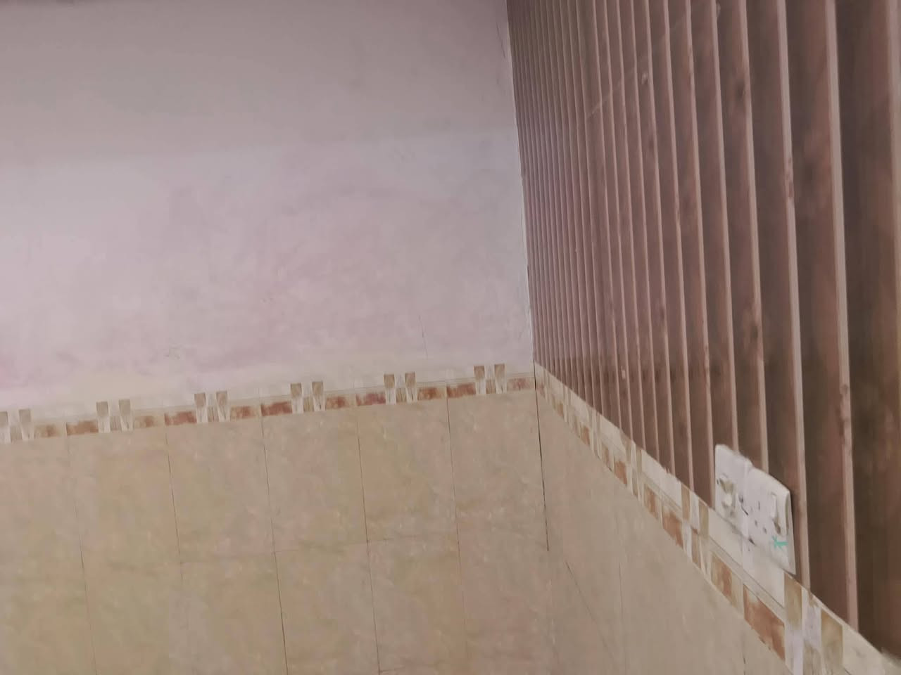 🏡 بيت للبيع – فرصة ممتازة عبر المصرف العقاري 🏡
📍 الموقع: المهندسين – قريب على مدرسة الفرقان
📐 المساحة: 110 متر مربع
📏 الواجهة: 5.5 متر
📄 السند: طابو صرف

✅ موقع جيد وقريب من الخدمات
✅ مطلوب للمصرف العقاري
✅ البيت قديم لكن مرمم وجاهز للسكن

💰 السعر الكلي: 120 مليون دينار

🔹 المطلوب للمصرف العقاري: 70 مليون دينار
🔹 المقدمة: 50 مليون دينار
🔹 القسط الشهري: 350 ألف دينار

للاستفسار والمعلومات أكثر، يرجى التواصل على الرقم  ***********
