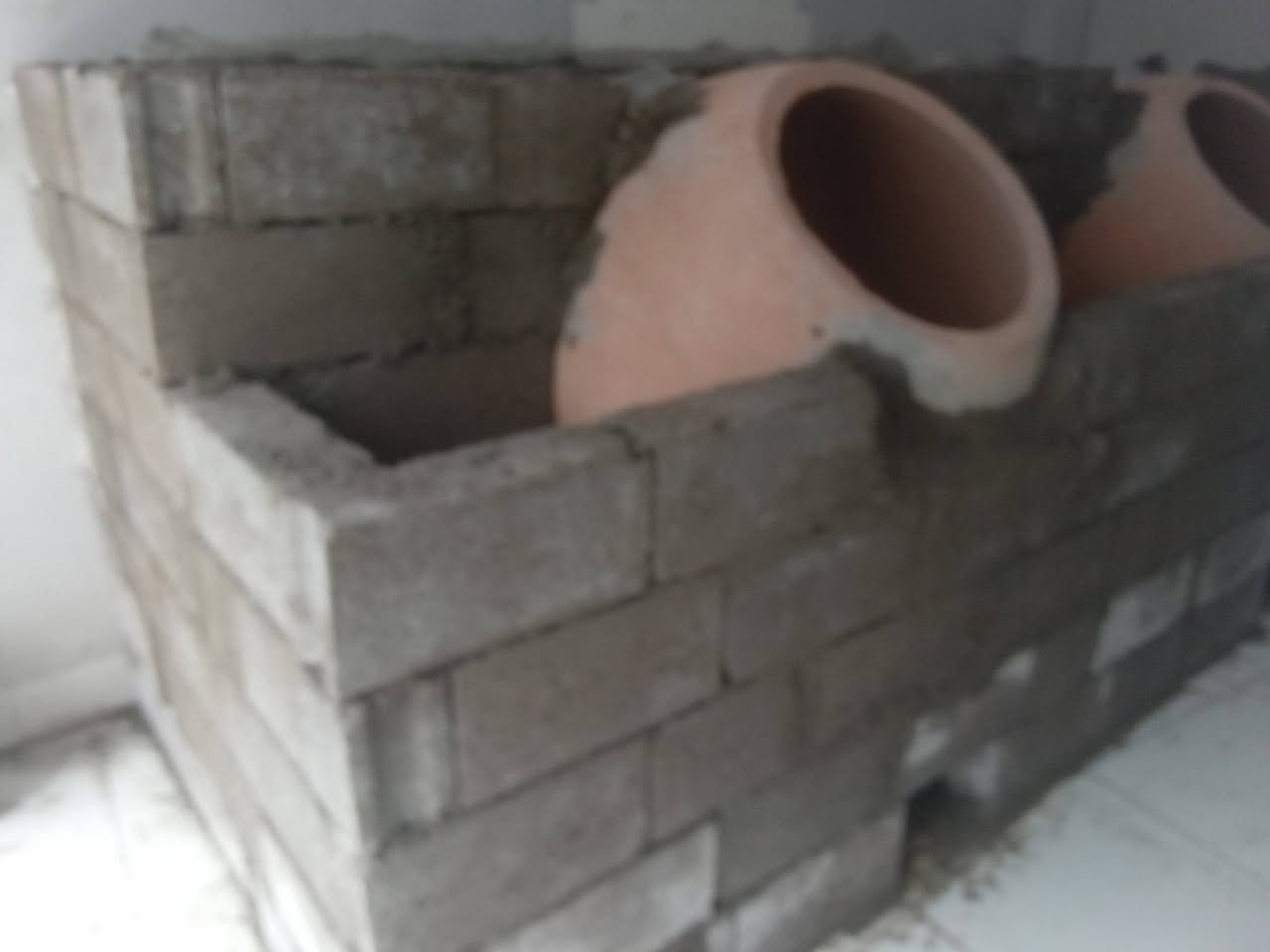 اسطة كافة ترميمات من لبخ وجص وبناء وصب ونجارة سقف صحيات ***********
