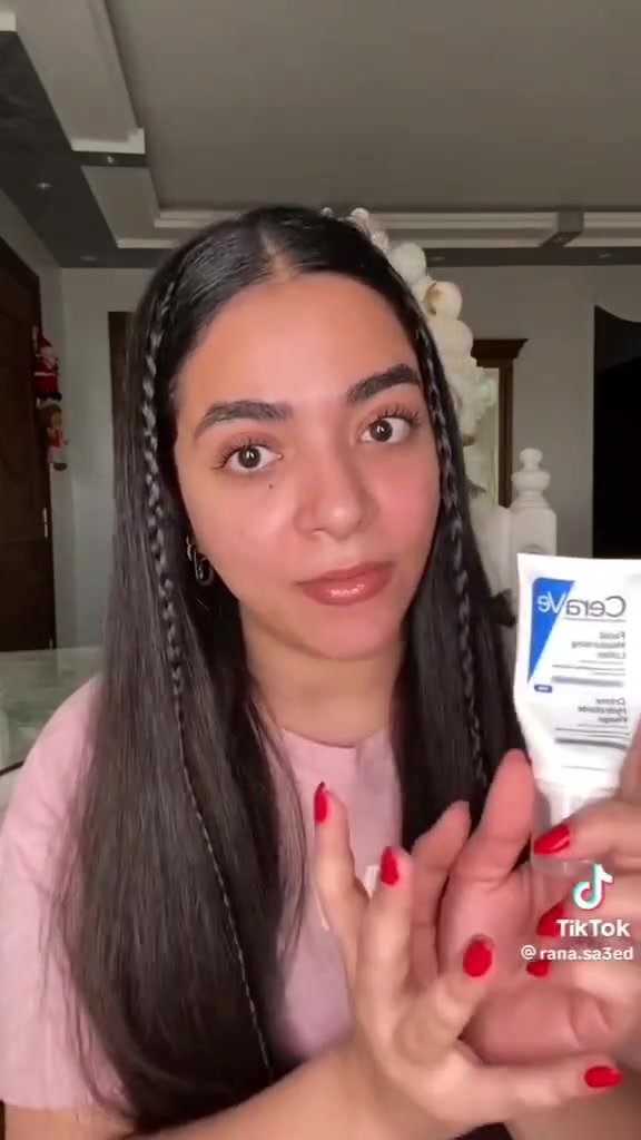 مرطب الوجه الليلي من سيرافي 🌃
‏
🔷CeraVe PM Facial
Moisturizing Lotion 🇫🇷💯
🔷لوشن مرطب  سيرافي الفرنسي رقم 1 عالميًا مناسب للبشرة العادية والجافة والبشرة شديدة الجفاف🔹🔹🔹

أفضل كريم مرطب ليلي ✨ 
🔹غني بالهيالورونيك أسيد Hyaluronic Acid.
🔹غني بفيتامين B3  Niacinamide ⚡️
🔹غني بمادة Ceramide التي تحافظ على الجدار الطبيعي للبشرة 
🔹 يجعل البشرة رطبة طويلاً . 
🔹خالي من الزيوت و لا يسبب بغلق المسام او تكون الحبوب بالبشرة. 
🔹 تركيبة غير دهنية .
  
🔹لترطيب البشرة طوال اليوم والتخلص من الجفاف والتهيج واستعادة الحاجز الحامي الطبيعي للبشرة . 
🔹مناسب لجميع أنواع البشرة . 
🔹مصمم بتقنية MVE والتي تعمل على إفراز مكونات الترطيب للبشرة خلال ٢٤ ساعه
🔹مناسب للوجه والجسم
🔹مناسب لحالات الاكزيما  وحالات الجفاف الشديد
#الاصلي🔥
#ألمنشأ فرنسي_باركود فرنسي🇫🇷💯 
ا
🚘 يوجد خدمة توصيل لجميع محافظات العراق  🚘مرطب الوجه الليلي من سيرافي 🌃
‏
🔷CeraVe PM Facial
Moisturizing Lotion 🇫🇷💯
🔷لوشن مرطب  سيرافي الفرنسي رقم 1 عالميًا مناسب للبشرة العادية والجافة والبشرة شديدة الجفاف🔹🔹🔹

أفضل كريم مرطب ليلي ✨ 
🔹غني بالهيالورونيك أسيد Hyaluronic Acid.
🔹غني بفيتامين B3  Niacinamide ⚡️
🔹غني بمادة Ceramide التي تحافظ على الجدار الطبيعي للبشرة 
🔹 يجعل البشرة رطبة طويلاً . 
🔹خالي من الزيوت و لا يسبب بغلق المسام او تكون الحبوب بالبشرة. 
🔹 تركيبة غير دهنية .
  
🔹لترطيب البشرة طوال اليوم والتخلص من الجفاف والتهيج واستعادة الحاجز الحامي الطبيعي للبشرة . 
🔹مناسب لجميع أنواع البشرة . 
🔹مصمم بتقنية MVE والتي تعمل على إفراز مكونات الترطيب للبشرة خلال ٢٤ ساعه
🔹مناسب للوجه والجسم
🔹مناسب لحالات الاكزيما  وحالات الجفاف الشديد
#الاصلي🔥
#ألمنشأ فرنسي_باركود فرنسي🇫🇷💯 
السعر ٥ الاف
🚘 يوجد خدمة توصيل لجميع محافظات العراق ٤ الاف 🚘


**إذا كنت صاحب هذا الإعلان وتريد حذفه لأي سبب، رجاءا أرسل رسالة إلى الدعم الفني**