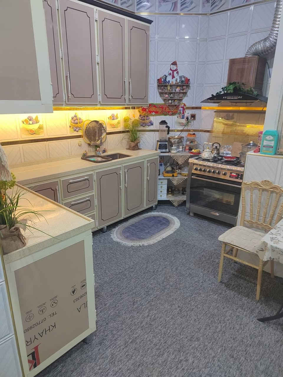 دار للبيع في حي الجمعيات قرب جامع الامام تاج الدين اول فرع المساحة 230م للاستفسار الاتصال على الرقم ***********
