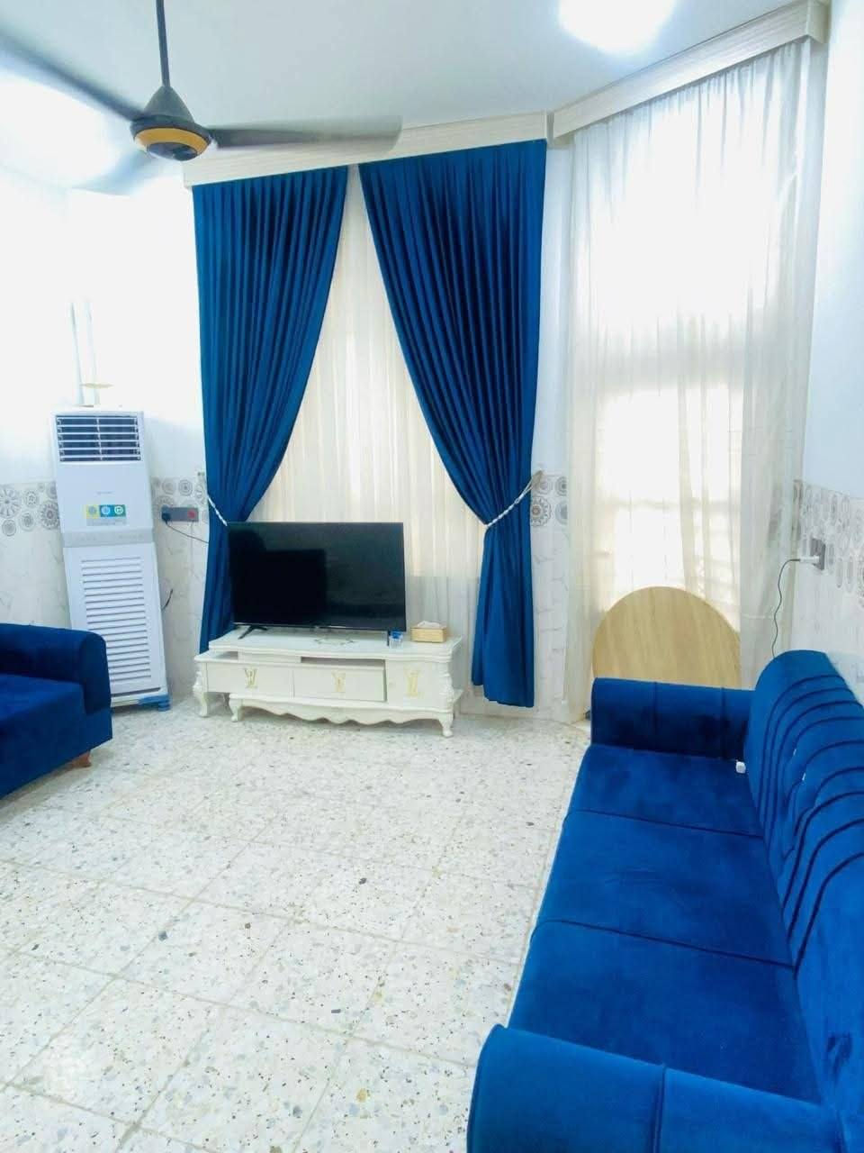 🏠 *دار للبيع - حله حي الزهراء / شارع عبد الله الرضيع* 
 
*المساحة:* 75 متر   
*الواجهة:* 7.5 متر × النزال: 10 متر   
*الطابو:* زراعي سند 25، تحويل مباشر   
*الموقع:* قريب جداً على الشارع العام، عرض الشارع 10 متر   
*المدخل:* يدخل من 3 شوارع 
 
*التفاصيل:* 
*الطابق الأول:* 
- استقبال + مطبخ + كندور 
- مجمع صحيات داخلي وخارجي 
 
*الطابق الثاني:* 
- غرفتين + كندور 
- مجمع صحيات 
 
*الخدمات:* كاملة   
 

📞 *للاستفسار

***********
