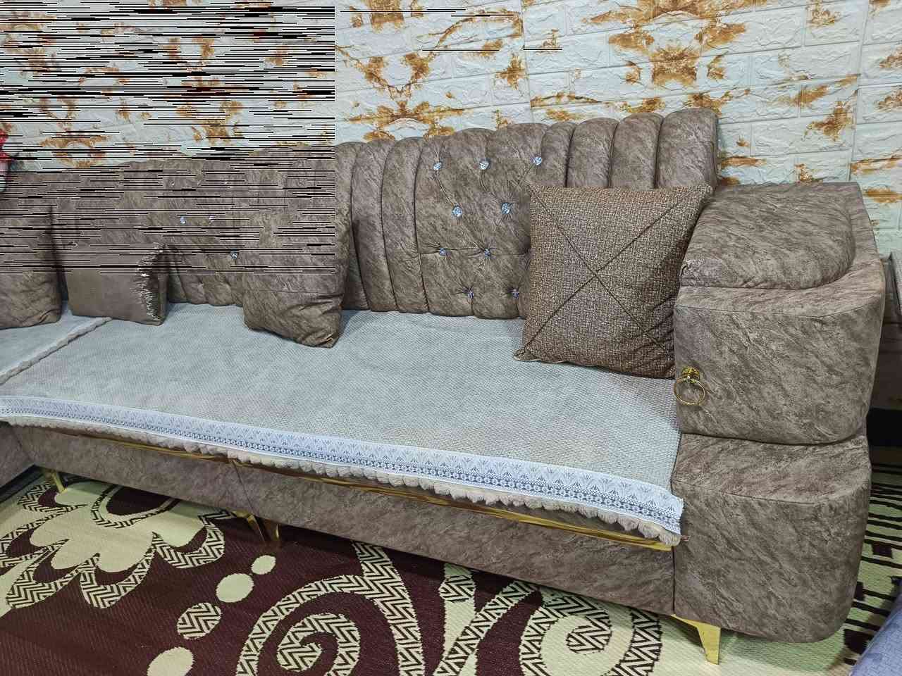 ديوان للبيع مكان كركوك ٥ أمتار  سعر ٢٢٥  مستخدم أقل سنه
بعده جديد  وبي مخزن بالضهر قطعه وحدة ***********
