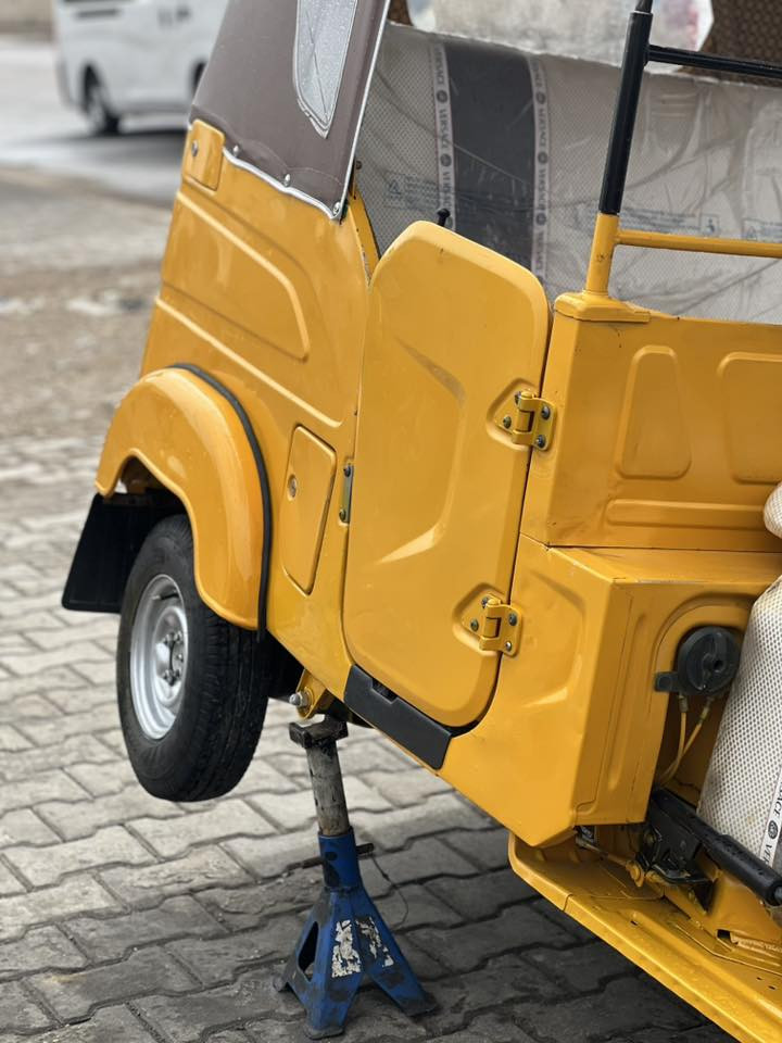 السلام عليكم تكتك 🛺 2021 رقم وسنويه (بغداد) تحويل ثاني يوم تكتك معمره عامه اي نقص ما بيه مكينه كير اكسن خير من الله للبيع مكاني بغداد المحموديه السعر (7 و250 ) وبيه مجال 
***********
***********
