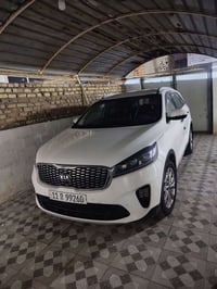 كيا سورنتو موديل ١٩كفالة عامه رقم بغداد انكليزي اربع كاميرات ٧راكب محر...