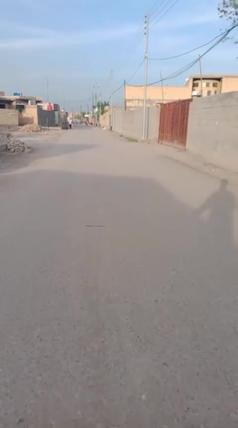 السلام عليكم قطعه زراعي للبيع ب حي الجوادين الاول قريبه عله الشارع العام بنزلت فاضل تيتو المساحه 220 متر السعر 30 وبيه مجال رقم الهاتف ***********
