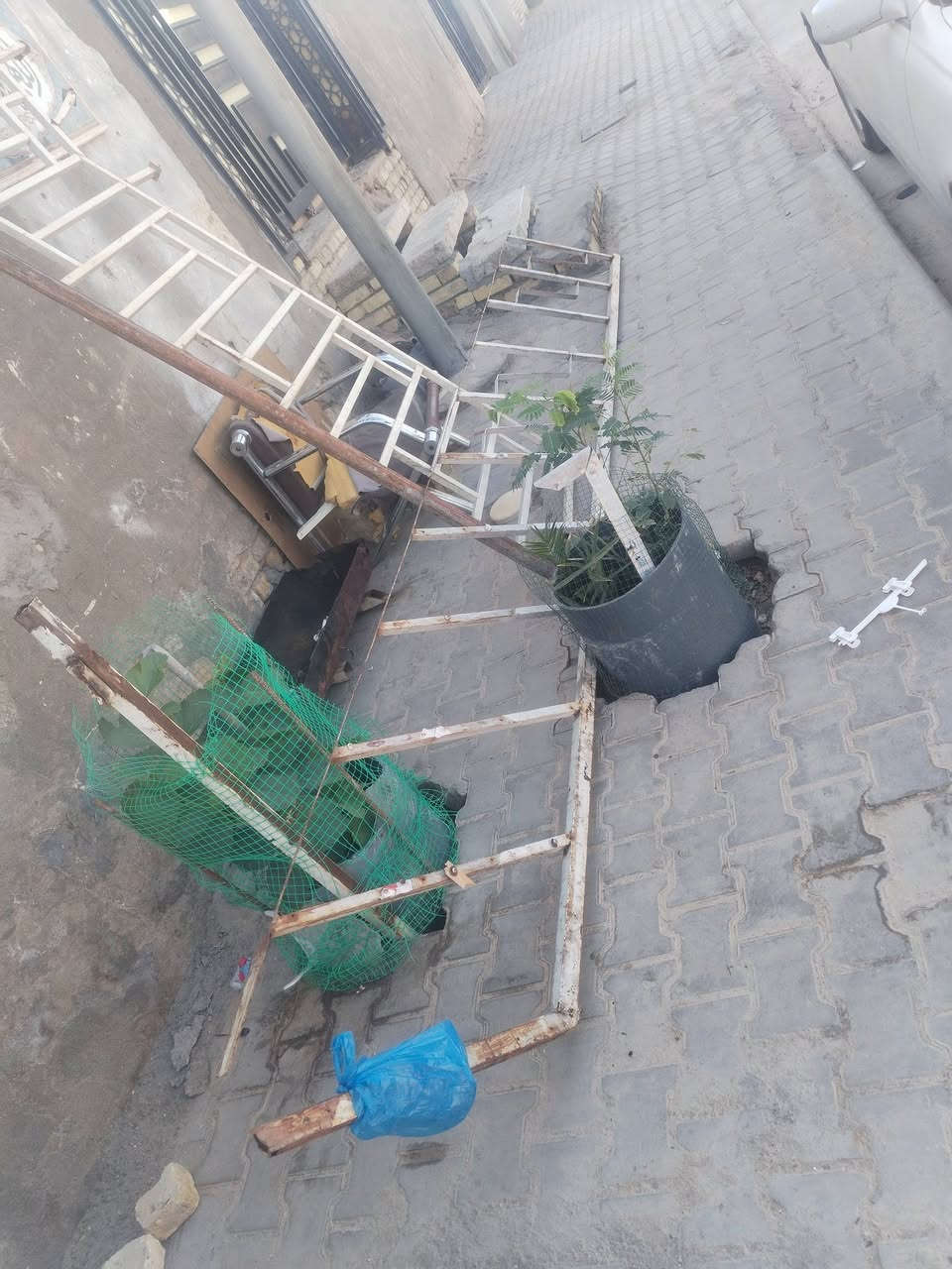 محجرين حديد وحد طوله 4 واحد طوله 3 السعر 75 قفل المكان المدثره الرقم ***********
